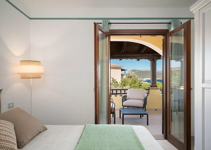 Spiaggia Bianca Pedra Rosa - Your House In Sardinia