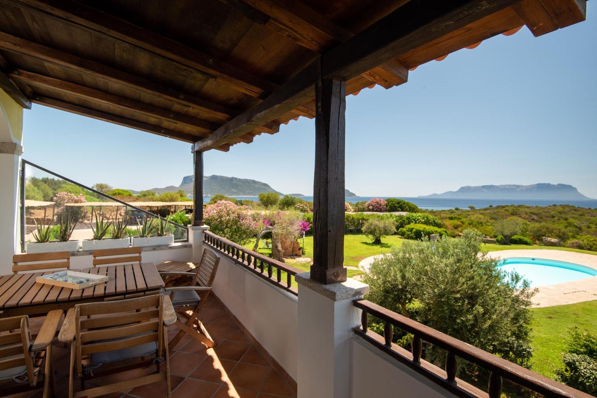 Bianca Pedra Rosa - Your House In Sardinia Golfo Aranci